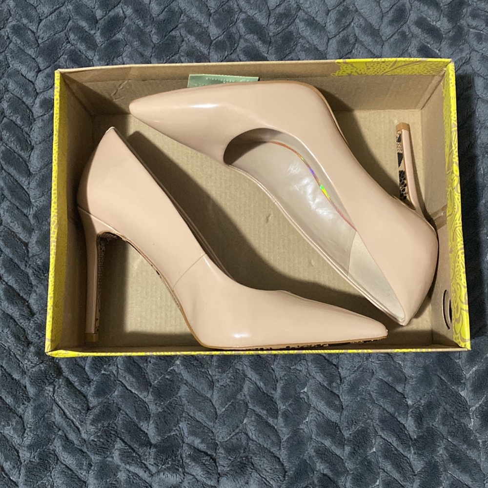 Mix no. 6 Pumps